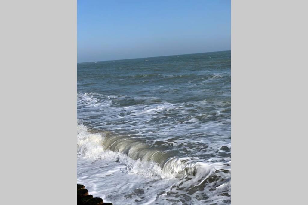 Bliss Beach Lodge Breath Taking Views Bembridge Exterior photo