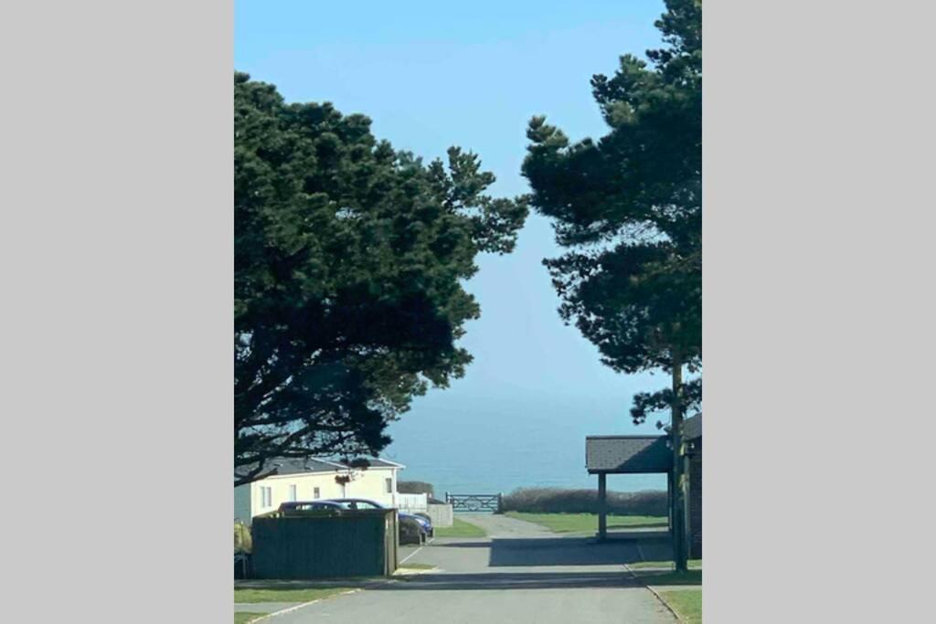Bliss Beach Lodge Breath Taking Views Bembridge Exterior photo