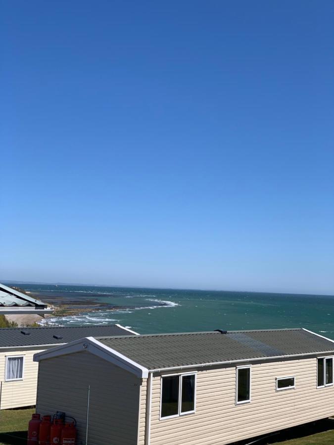 Bliss Beach Lodge Breath Taking Views Bembridge Exterior photo