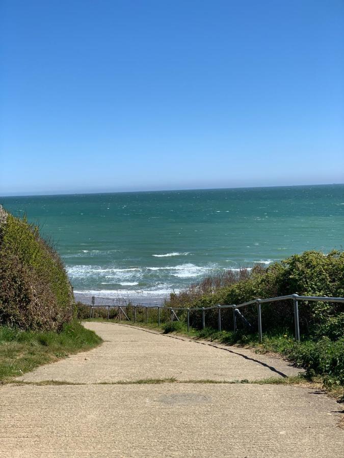 Bliss Beach Lodge Breath Taking Views Bembridge Exterior photo