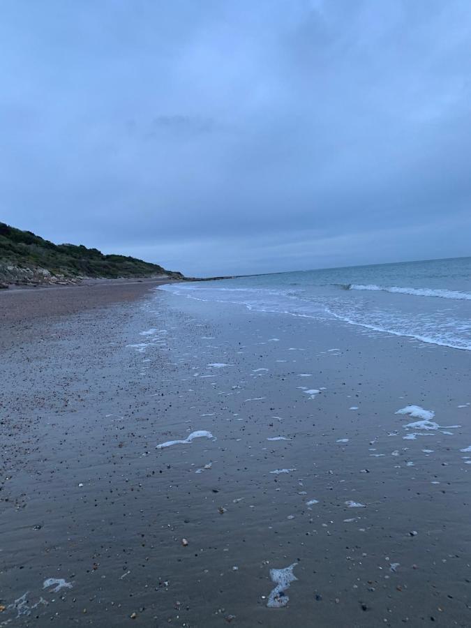 Bliss Beach Lodge Breath Taking Views Bembridge Exterior photo